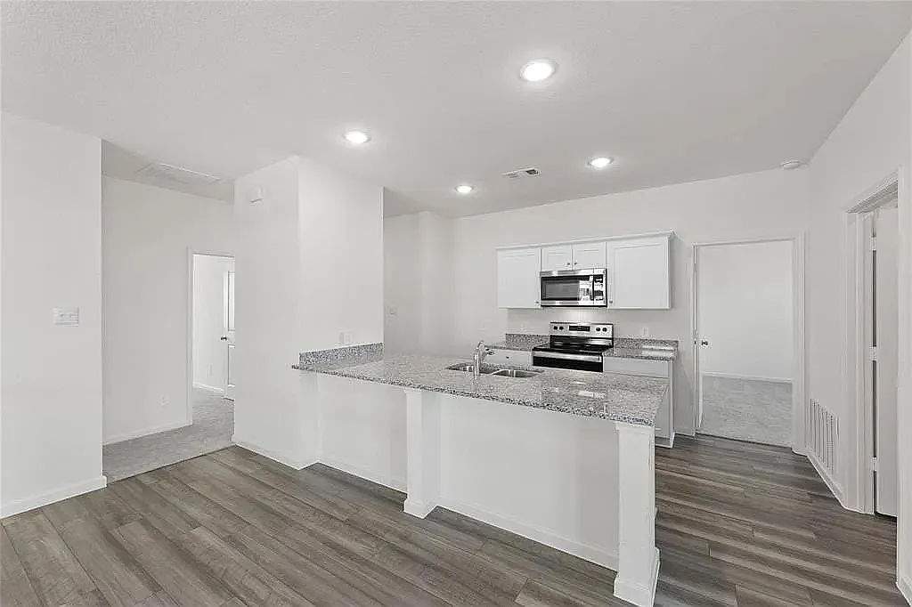 3 bed, 1459 sqft, $2,049 — Photo 3