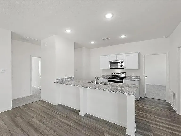 783 Camden Dr — Photo 3