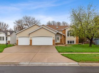 2525 32nd St S, Fargo, ND 58103