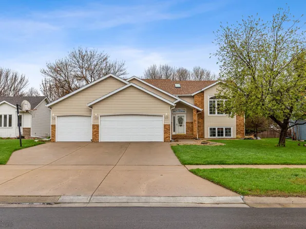 2525 32nd St S, Fargo, ND 58103