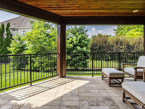 3rd image of 10748 English Oaks Dr
