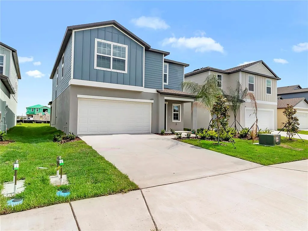5 bed, 2.5 bath, 2217 sqft, $2,825 — Photo 4