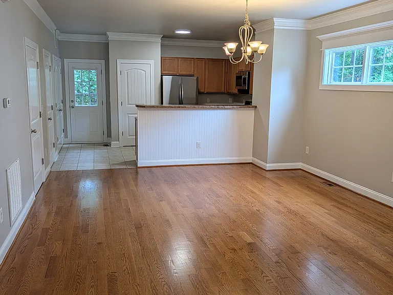1208 James St — Photo 1