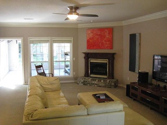4th image of 2488 N Fennchurch Way