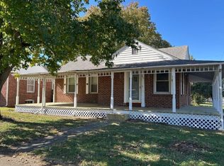 201 SW 11th St, Fairfield, IL 62837