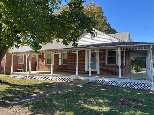201 SW 11th St, Fairfield, IL 62837