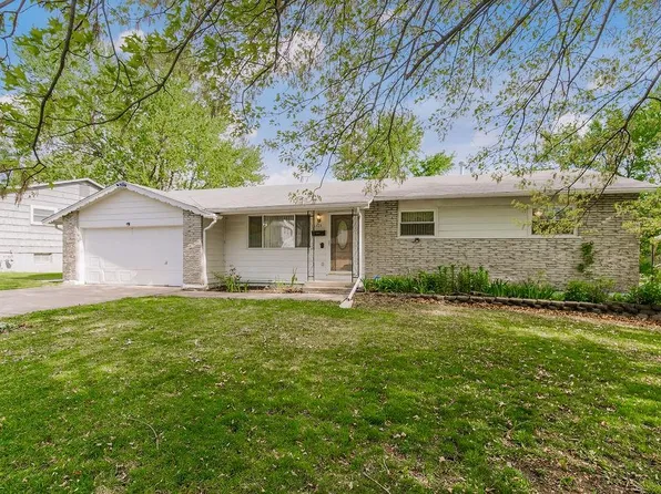 1610 NE 67th St, Gladstone, MO 64118