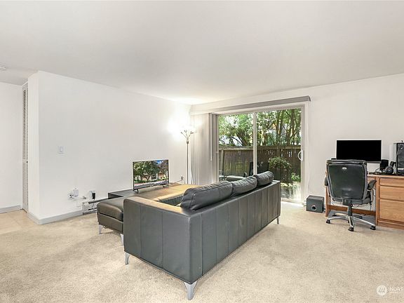3rd image of 11004 NE 68th Street #913
