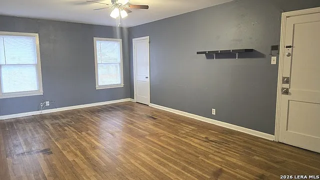 2 bed, 1.0 bath, 3360 sqft, $895 — Photo 3
