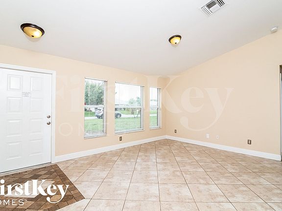 3rd image of 242 SW 34th Ter