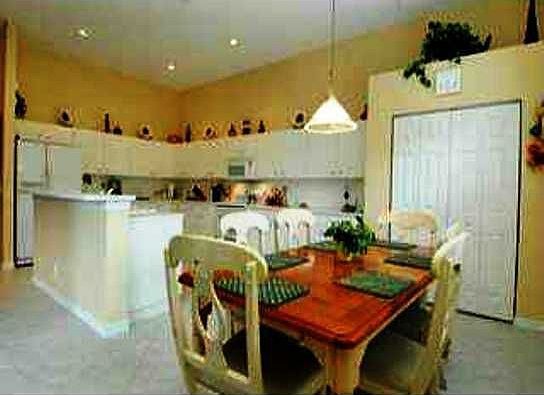 4th image of 3826 Crestwood Cir