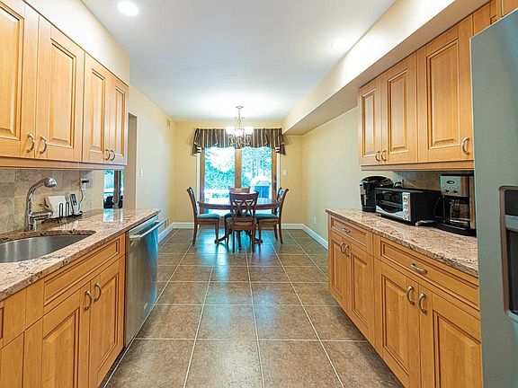 2nd image of 17 Meadowood Dr #17