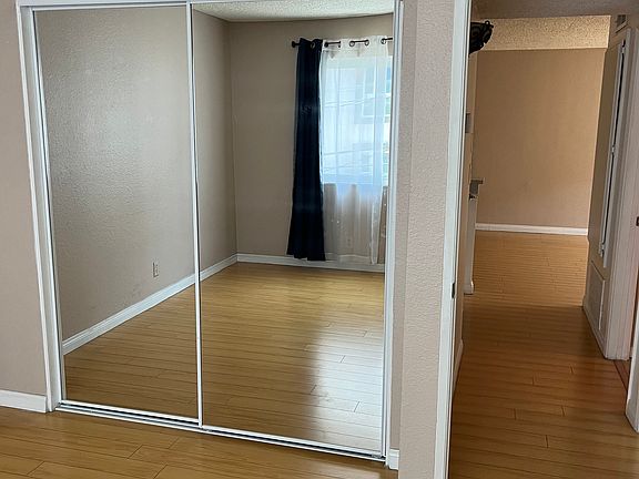2nd image of 526 Oak St APT 8