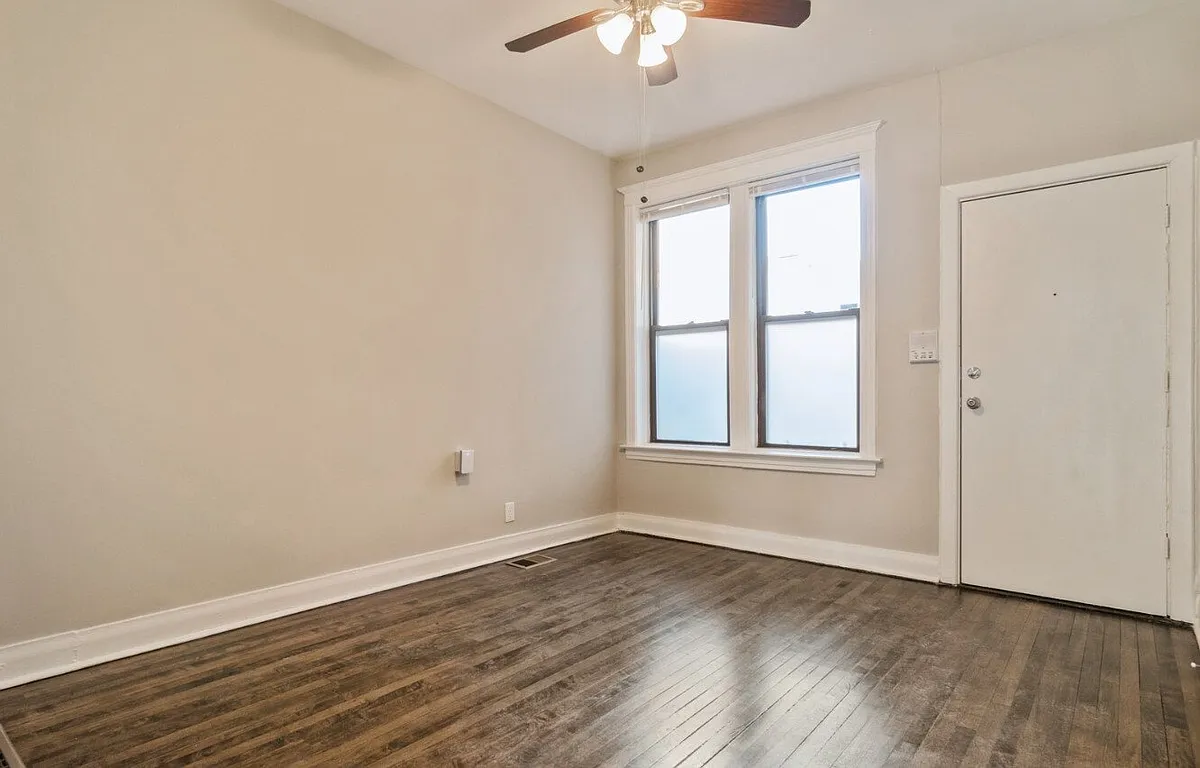 Building Photo - 2647 W Augusta Blvd #3R