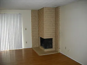 Spacious 2 Bed/2 Bath Duplex w/ Garage — Photo 3