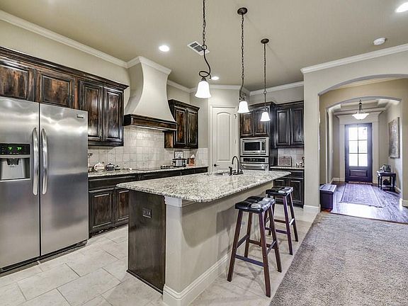 5th image of 207 Williamsburg Ln