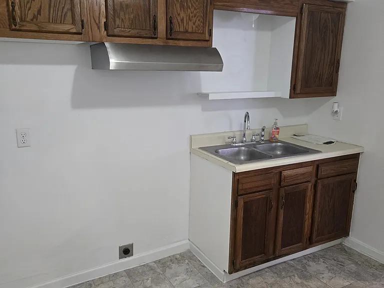 106 S Locust St — Photo 12