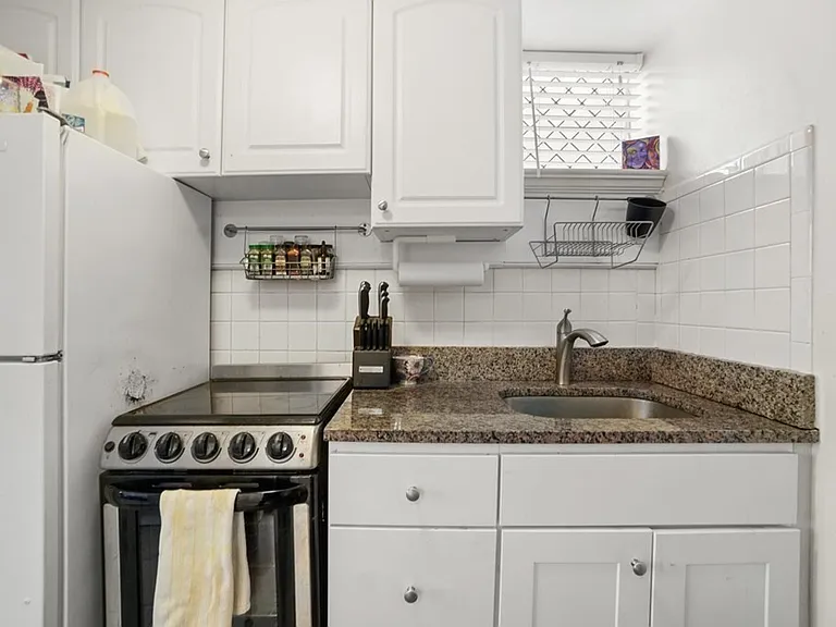 14 Gloucester St #1A — Photo 6