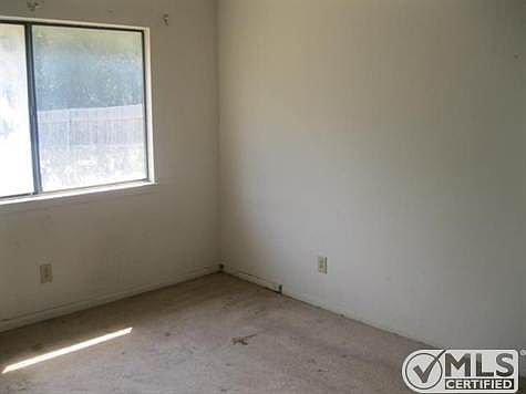 3rd image of 402 Betsy Ross Dr