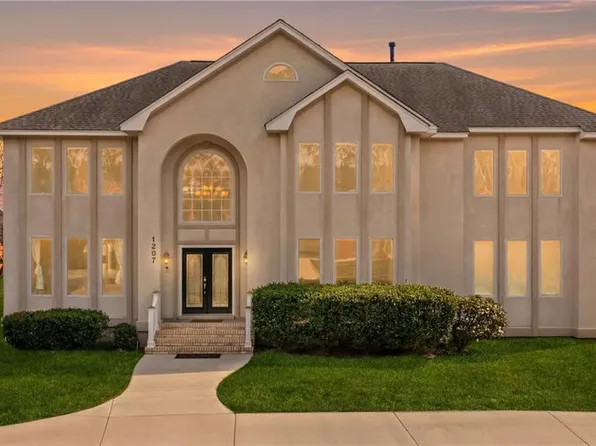 1207 Masters Row, Chesapeake, VA 23320