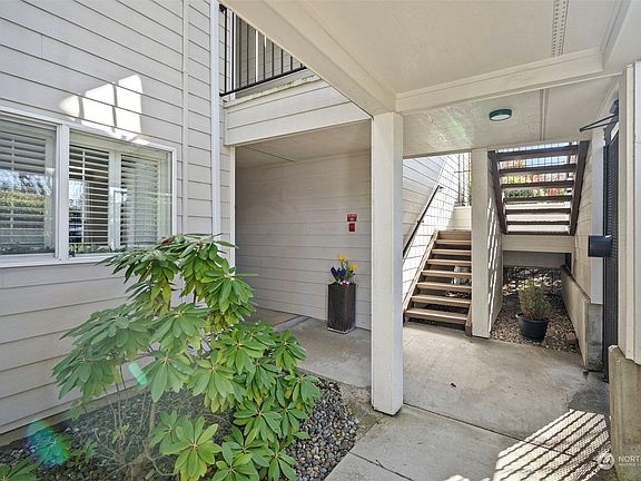 3rd image of 1115 N I Street #105