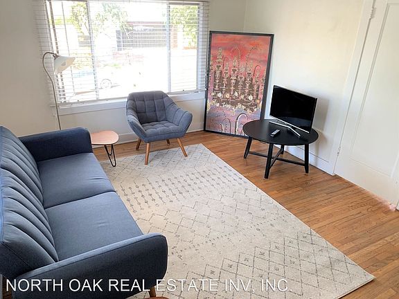 3rd image of 984 Larrabee St