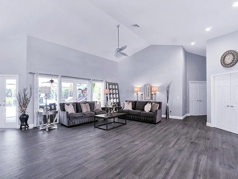 1350 Longlea Ter — Photo 20