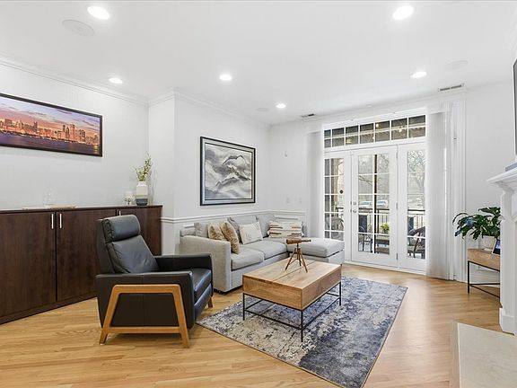 2nd image of 723 W Diversey Pkwy APT 2E