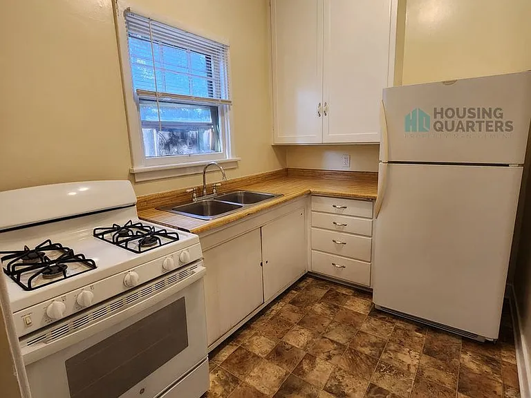 1414 N Lincoln St — Photo 2