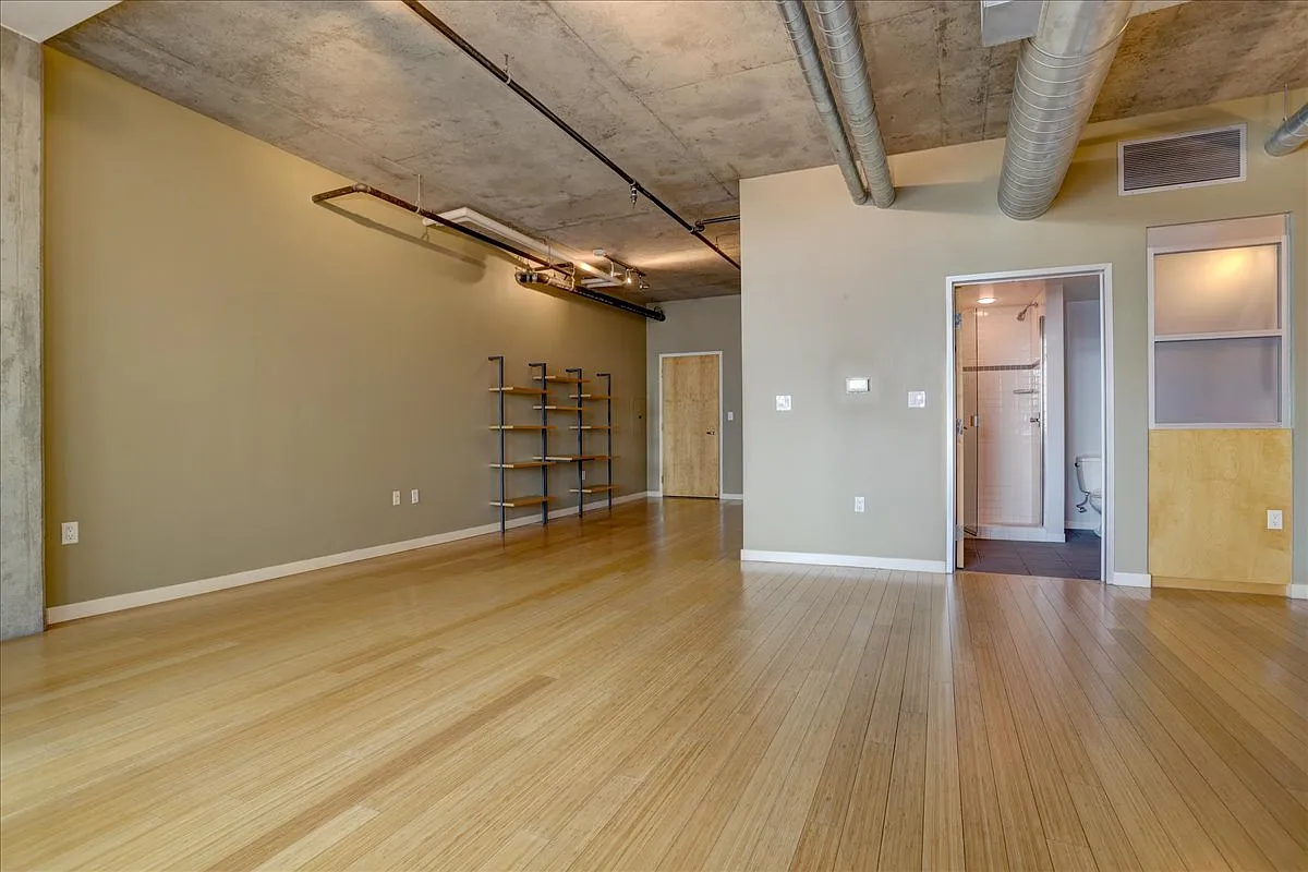1401 Wewatta St — Photo 2