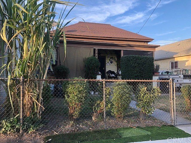 1st image of 1040 W 2nd St