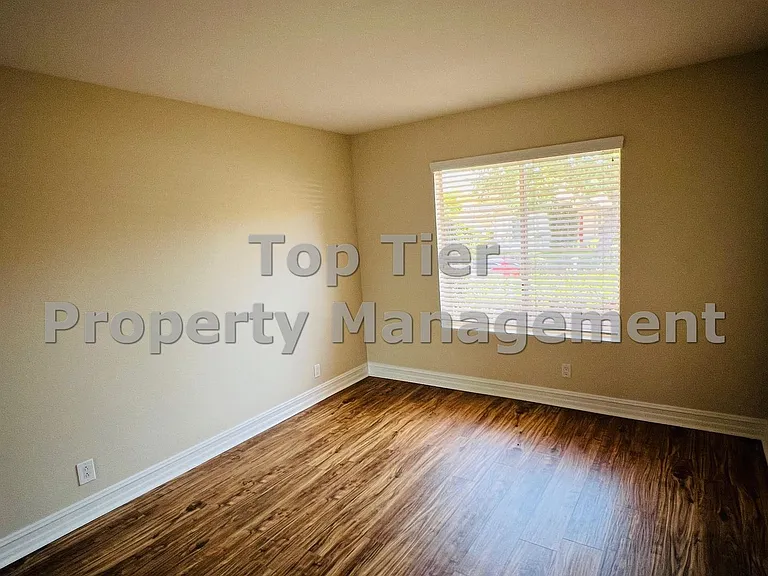 663 Cedar St — Photo 9