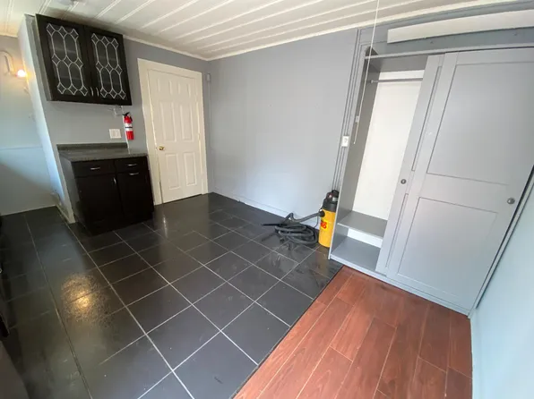 (undisclosed Address), Roosevelt, NY 11575