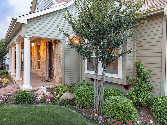 4th image of 547 Village Way