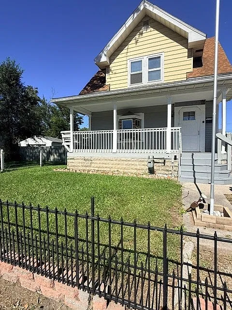 1519 Vinal St - HSE — Photo 2