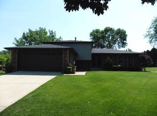 2737 Sycamore Dr, Dyer, IN 46311