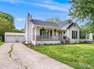 129 N Otis Ave, Gentry, AR 72734