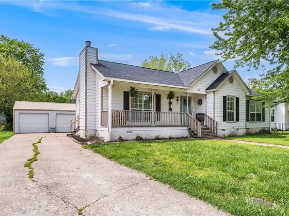129 N Otis Ave, Gentry, AR 72734