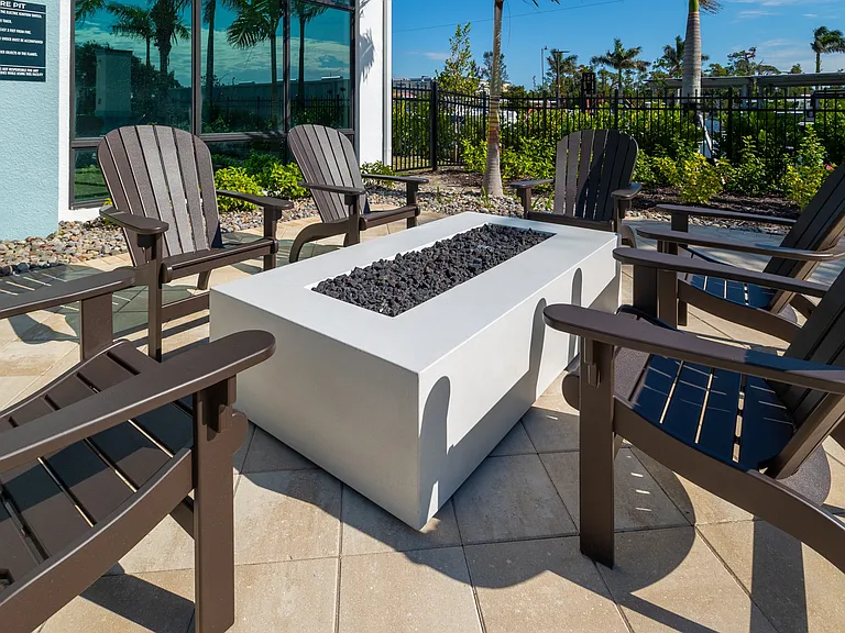 Imperial Crossing Luxury Apartment Homes outdoor firepit area.