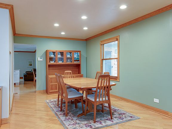 4th image of 955 Bernard Dr