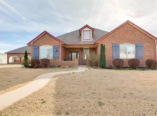 607 Cowboy Ln, Waukomis, OK 73773
