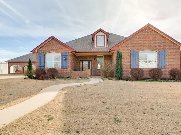 607 Cowboy Ln, Waukomis, OK 73773