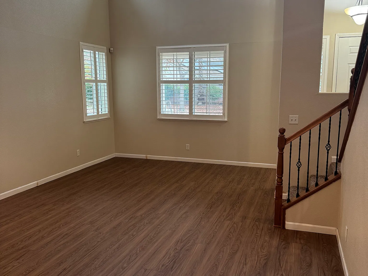 219 Nebraska Dr — Photo 2