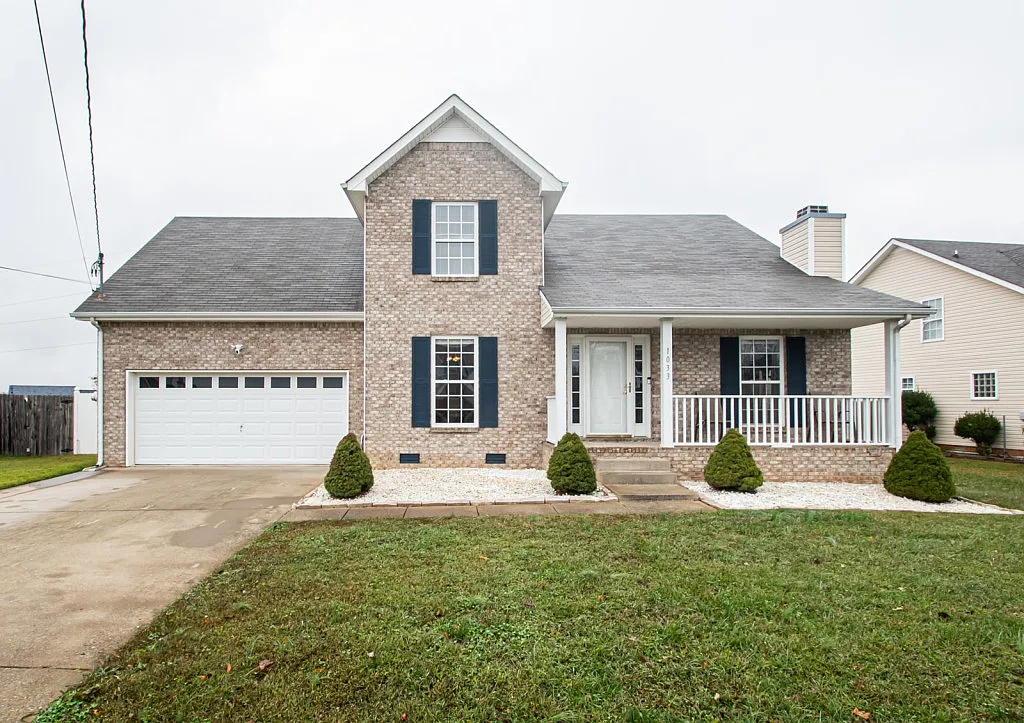 1033 Harding Dr photo 1