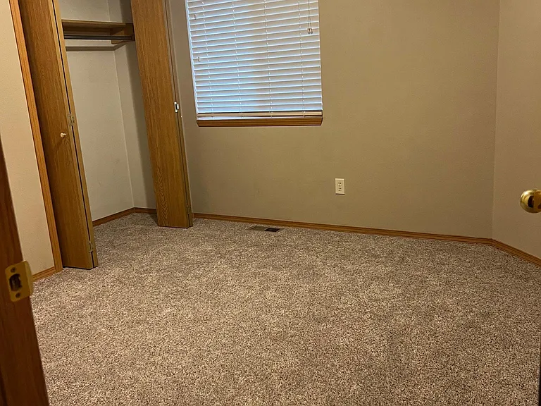 2nd bedroom- upstairs with ceiling fan