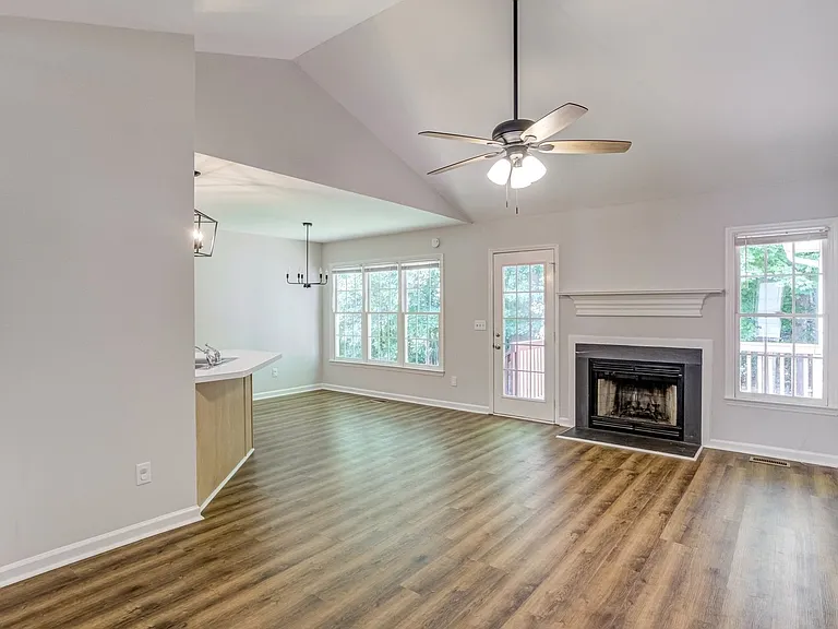 126 Crookham Ct — Photo 7