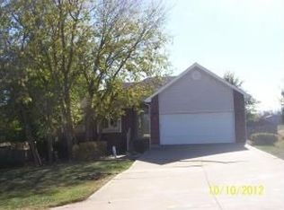 4802 Creek Crossing Dr, Saint Joseph, MO 64507
