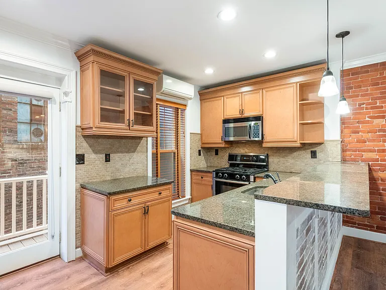 10 Hanover Ave #1 — Photo 4