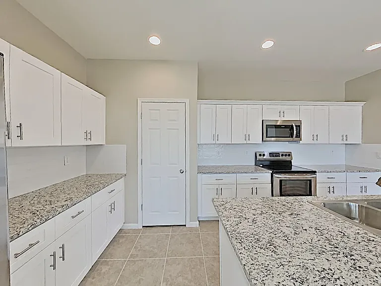 939 S 200th Ln — Photo 8