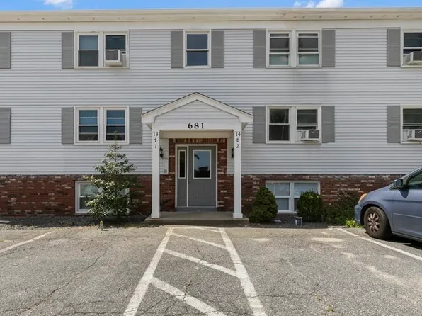 681 State Rd APT 8, Plymouth, MA 02360